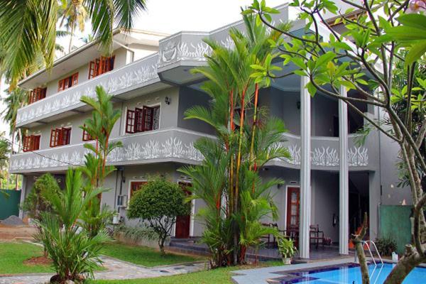 Roy Villa Beach Hotel Kalutara Exterior photo